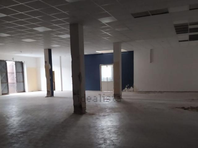 Locale in affitto di 630 m² in Viale Giuseppe Verdi