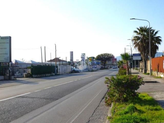 Locale in affitto di 630 m² in Viale Giuseppe Verdi