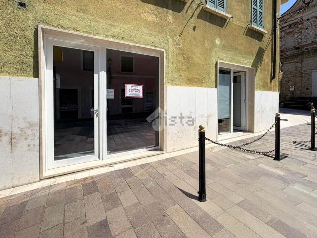 Locale in affitto di 67 m² in Piazza Giuseppe Garibaldi, 5