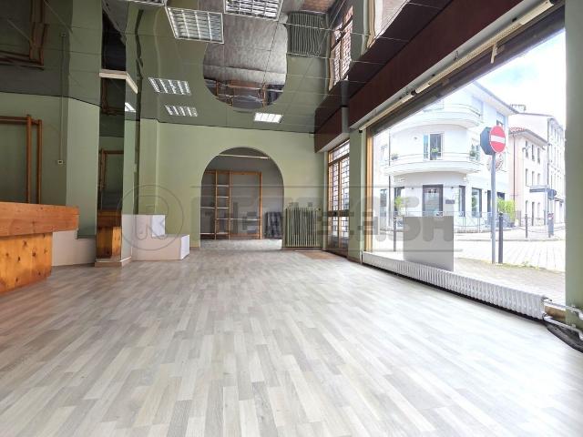 Locale in affitto di 67 m²