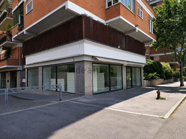 Locale in affitto di 642 m² in Via Portuense