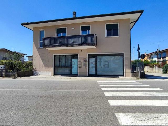 Locale in affitto di 64 m² in Via Divisione Julia