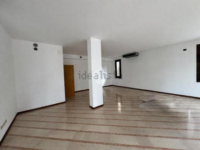 Locale in affitto di 64 m² in Via Feltrina Centro, 101