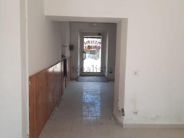 Locale in affitto di 64 m² in Via Monserrato, 22