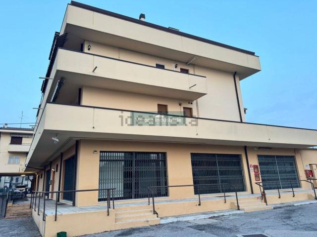 Locale in affitto di 650 m² in Via della Libertà, 57