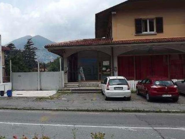 Locale in affitto di 650 m² in Via Vittorio Veneto, 6
