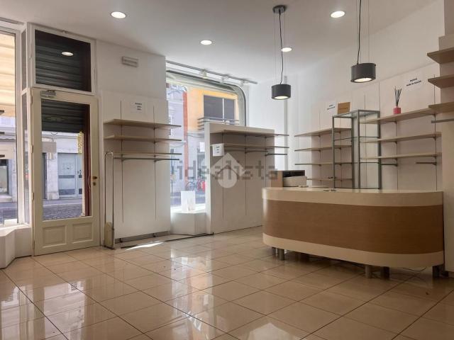 Locale in affitto di 65 m² in Piazza della Vittoria, 19