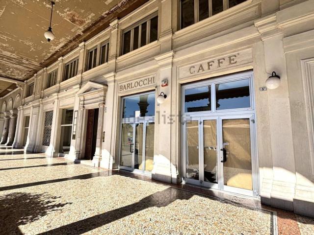 Locale in affitto di 65 m² in Piazza Martiri della Libertà, 5