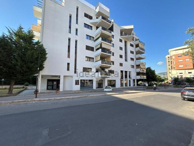 Locale in affitto di 65 m² in Via Valle del Neto, 33