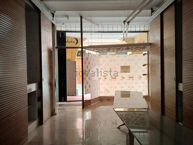 Locale in affitto di 65 m² in Via Zeffirino Re, 33