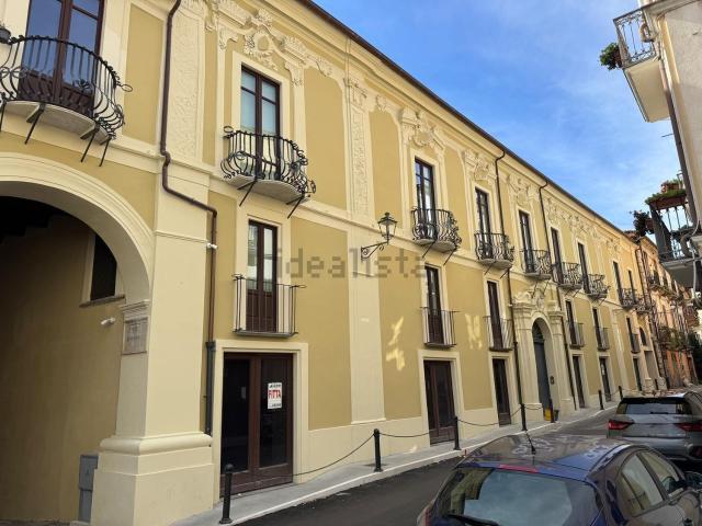 Locale in affitto di 65 m² in Via Antonio d&apos  Ippolito, 37
