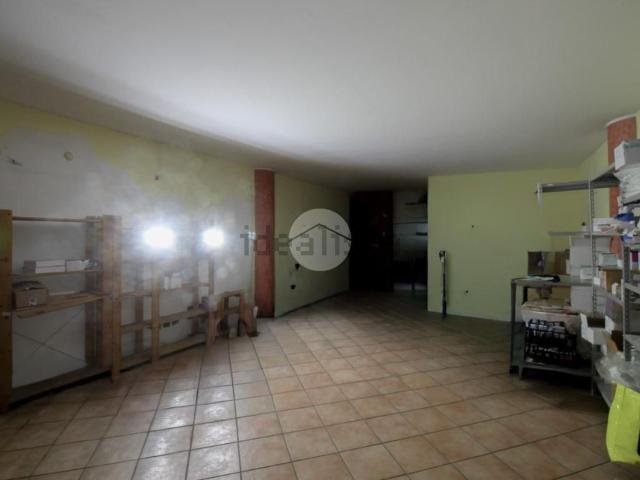 Locale in affitto di 65 m² in Via Antonio Tadini, 1