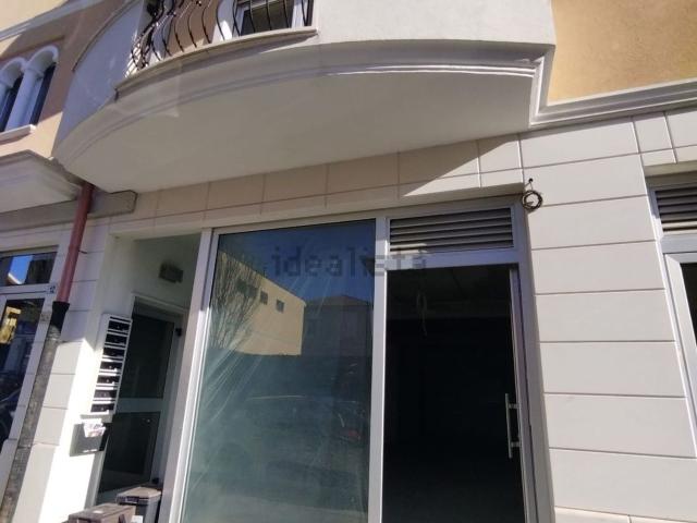 Locale in affitto di 65 m² in Via Fratelli Rosselli