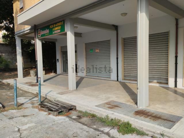Locale in affitto di 65 m² in Via Friuli