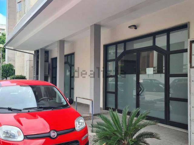 Locale in affitto di 65 m² in Via Giulio Cesare