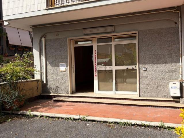Locale in affitto di 65 m² in Via Monti della Valchetta