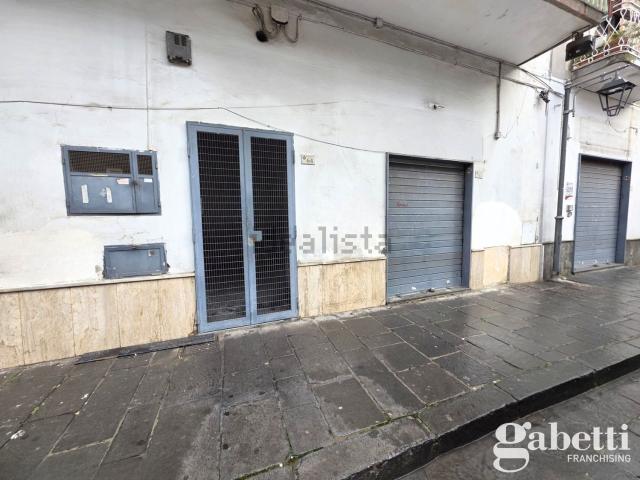 Locale in affitto di 65 m² in Via Napoli