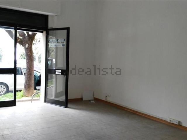 Locale in affitto di 65 m² in Viale Curio Dentato