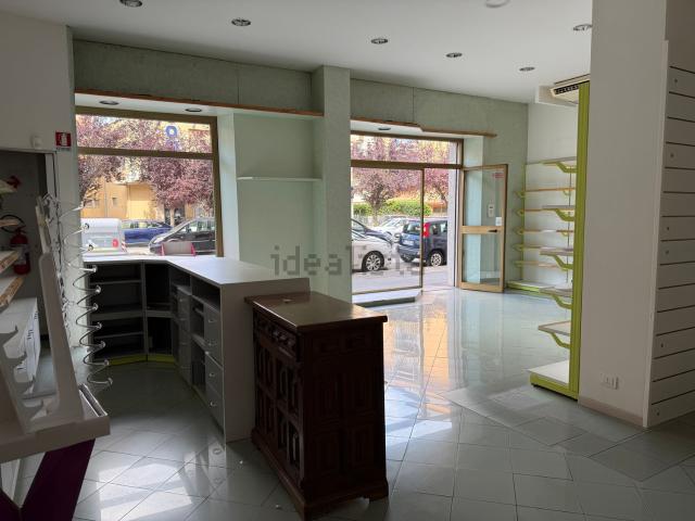 Locale in affitto di 65 m² in Viale della Pace, 273