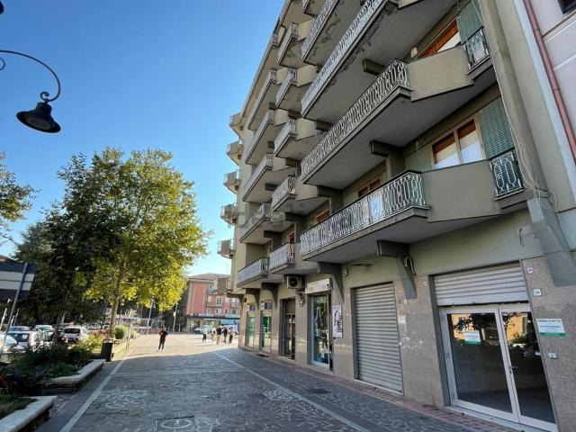 Locale in affitto di 65 m² in Viale Italia, 139