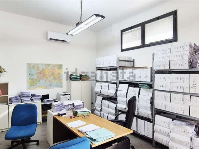 Locale in affitto di 65 m²