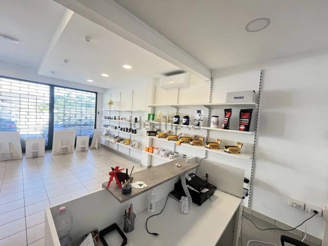 Locale in affitto di 65 m²