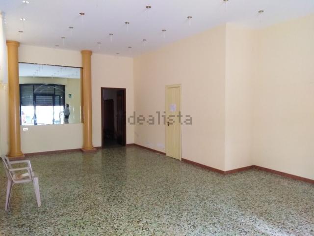 Locale in affitto di 65 m²