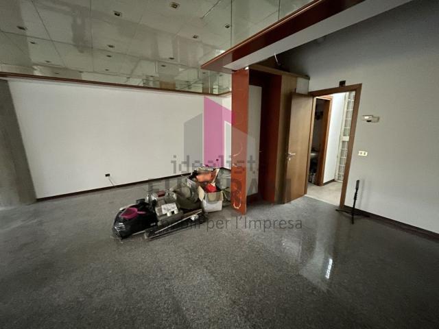 Locale in affitto di 65 m²