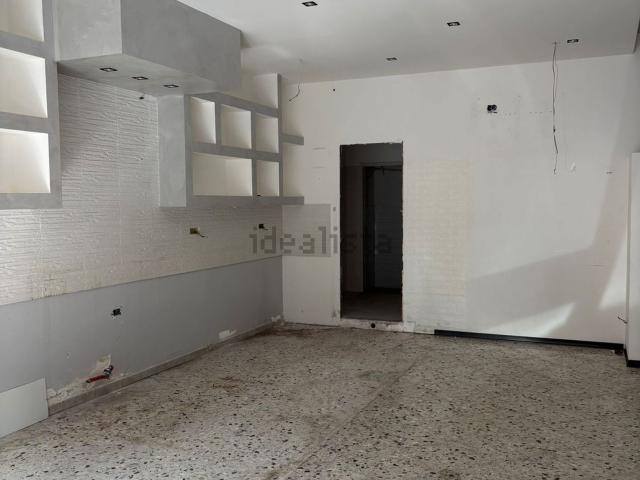 Locale in affitto di 66 m² in Corso Carlo De Angelis, 10