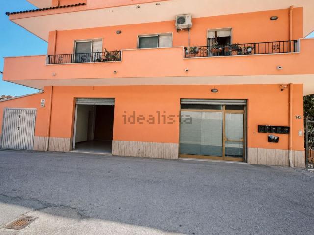 Locale in affitto di 66 m² in Via Tirino, 142