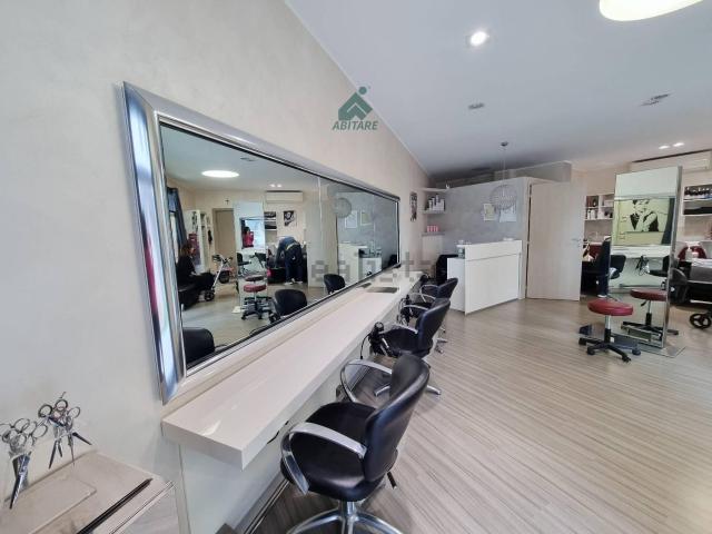 Locale in affitto di 66 m² in Via Alessandro Manzoni, 10