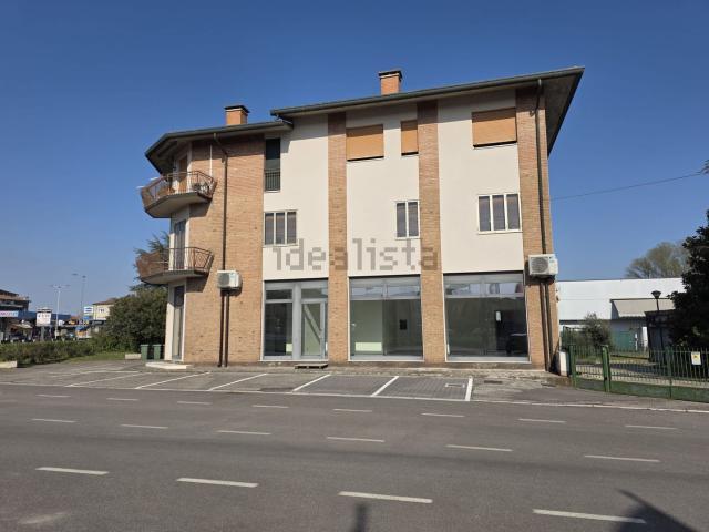 Locale in affitto di 66 m² in Via Cogol