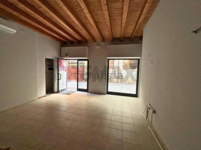 Locale in affitto di 66 m²