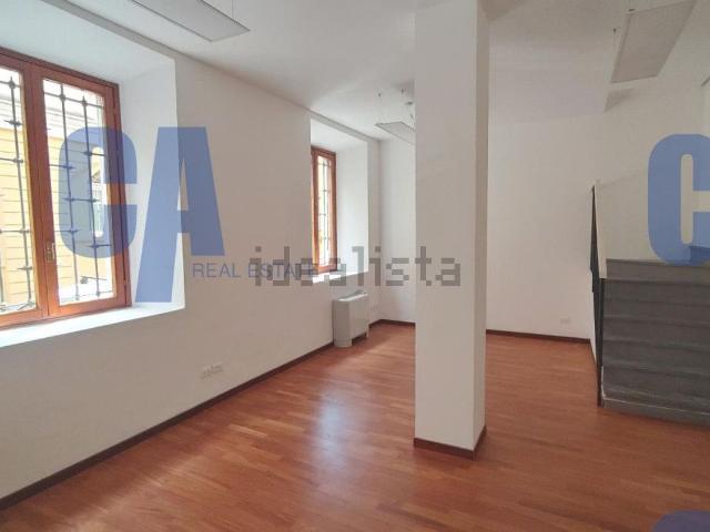 Locale in affitto di 680 m² in Via Tortona