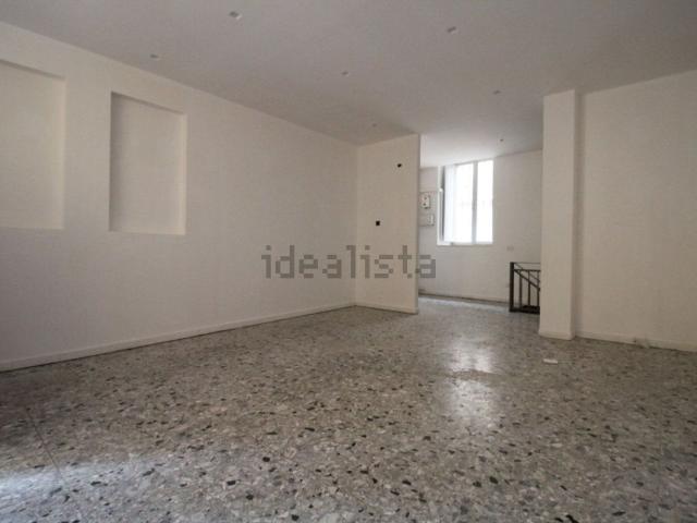 Locale in affitto di 68 m² in Piazza Giacomo Leopardi, 9