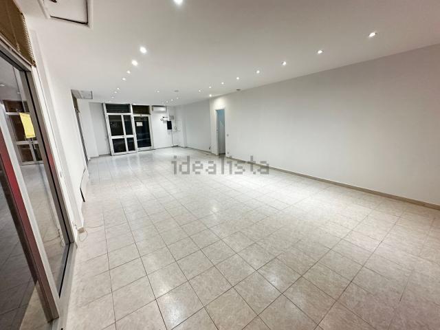 Locale in affitto di 68 m² in Via Colombo angolo via Vico