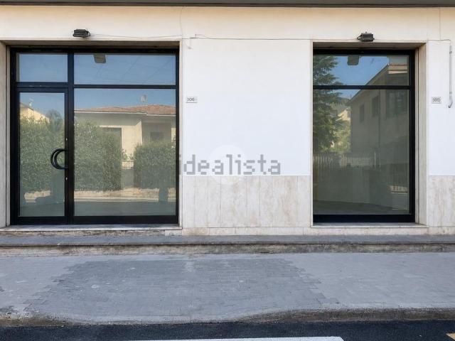 Locale in affitto di 68 m² in Via D&apos Annunzio, 1