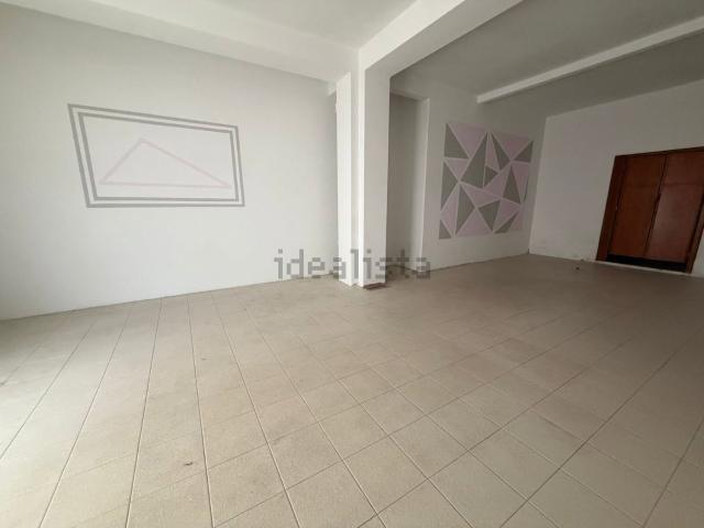 Locale in affitto di 68 m² in Via R. Fucini, 4