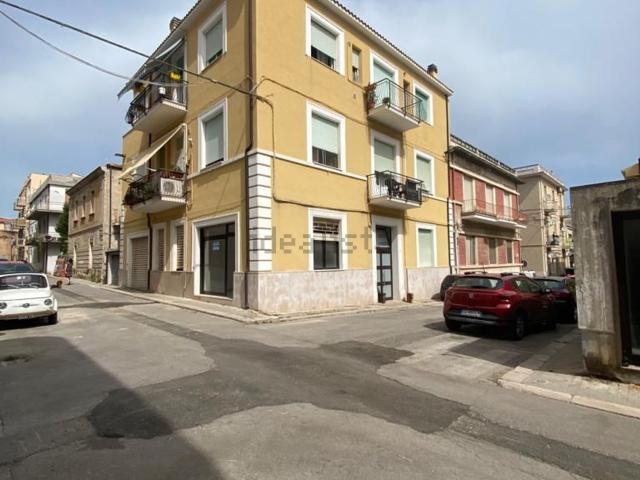 Locale in affitto di 69 m² in Via Adriatica