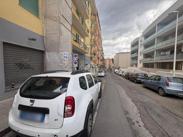 Locale in affitto di 73 m² in Via Flumentepido, 49