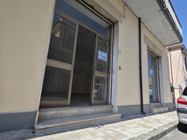 Locale in affitto di 73 m²