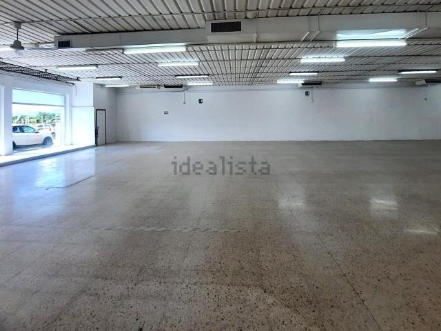 Locale in affitto di 700 m²