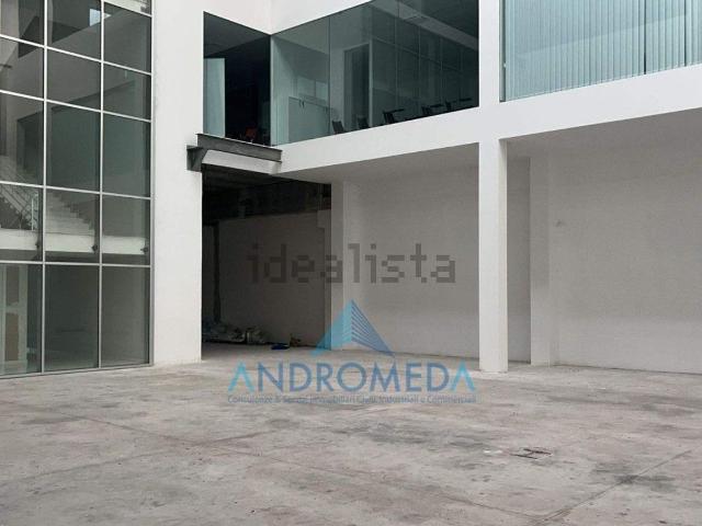 Locale in affitto di 700 m²