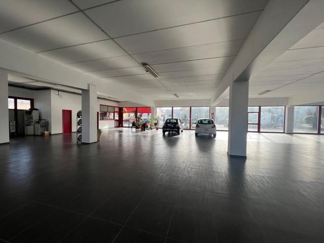 Locale in affitto di 700 m²