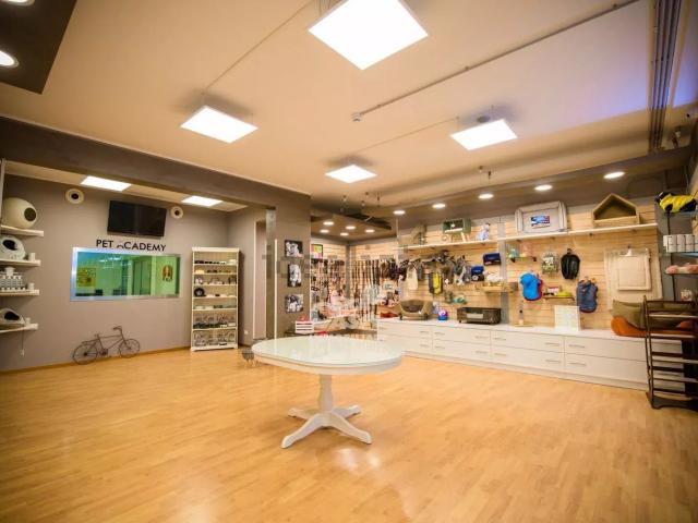 Locale in affitto di 700 m²