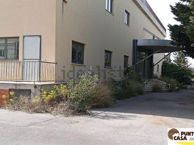 Locale in affitto di 700 m²