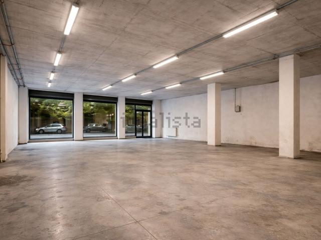 Locale in affitto di 700 m² in Via Giuseppe Ripamonti