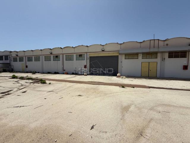 Locale in affitto di 700 m² in Via Elorina, 130