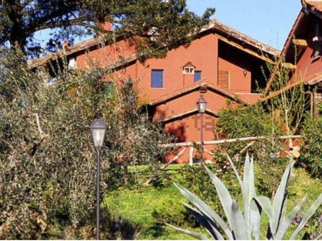 Locale in affitto di 700 m² in Via Fontana Mancina, 38