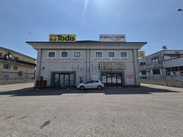 Locale in affitto di 700 m² in Via Tiburtina Valeria, 69